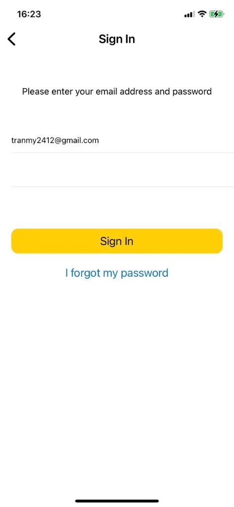 Enter the email and password for your Exness account.Exness アカウントのメールアドレスとパスワードを入力します。